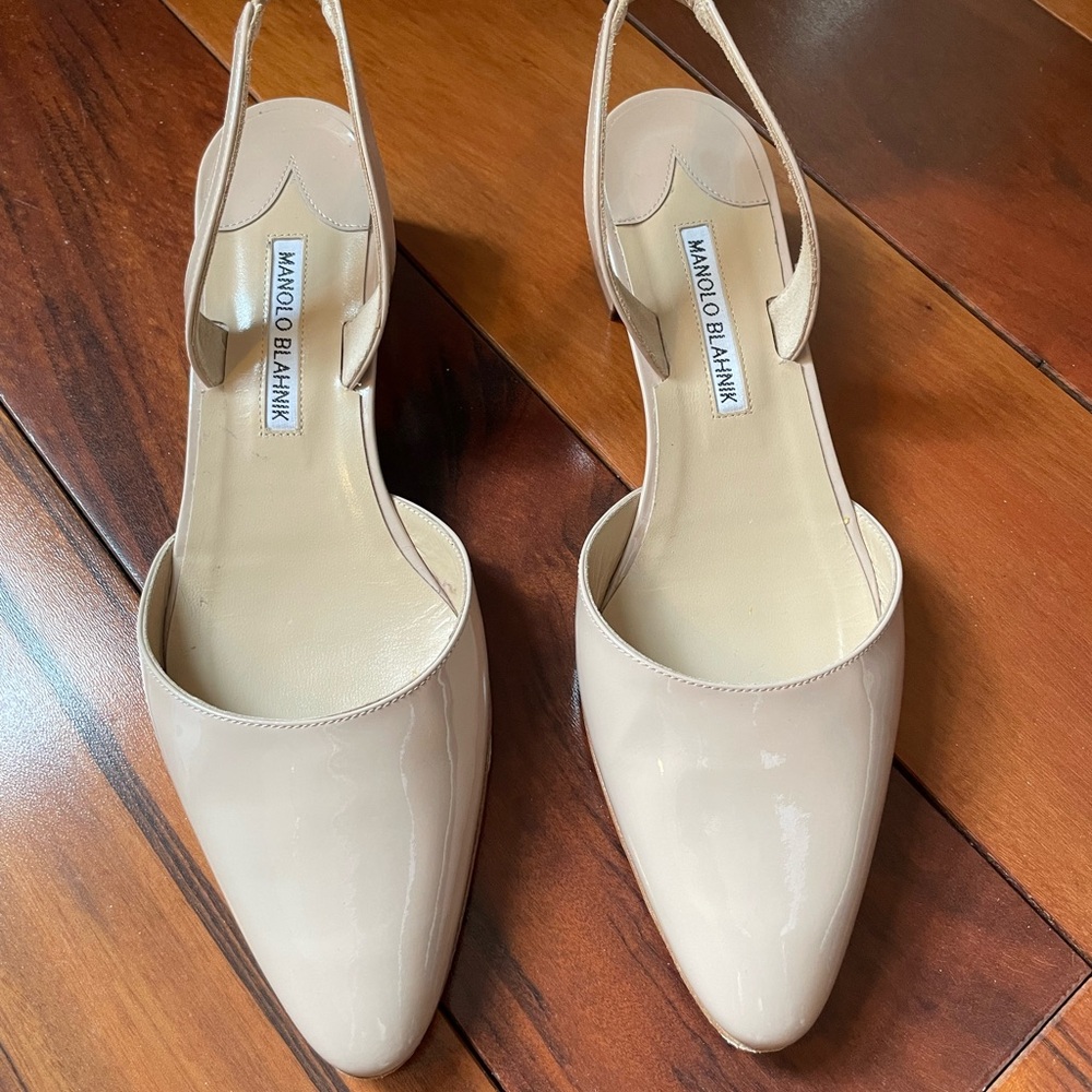 Manolo Blahnik Nude Patent Slingback Heels